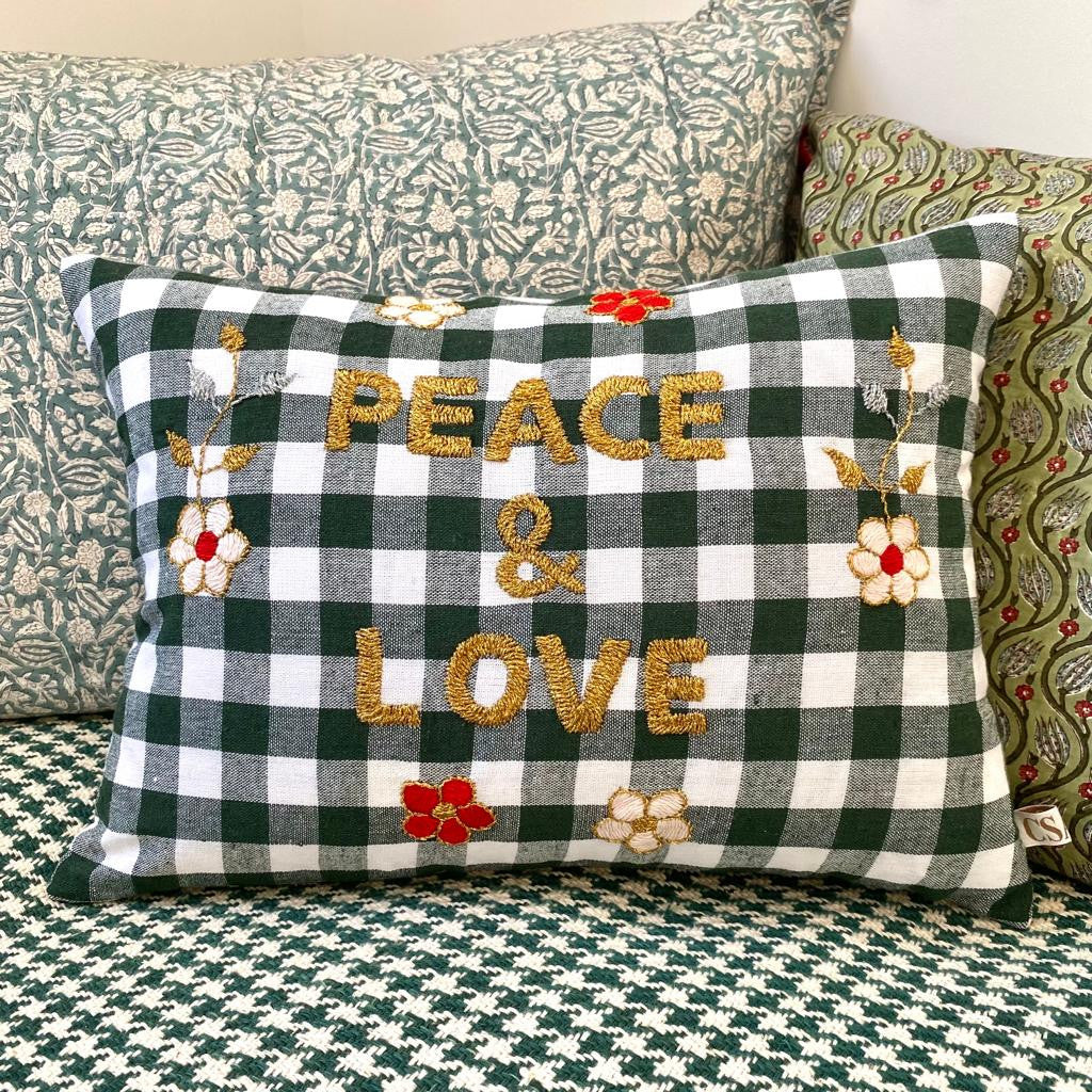 Coussin brodé Peace