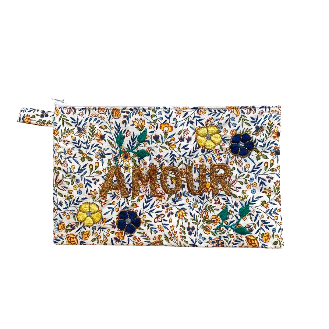 Pochette brodée Amour