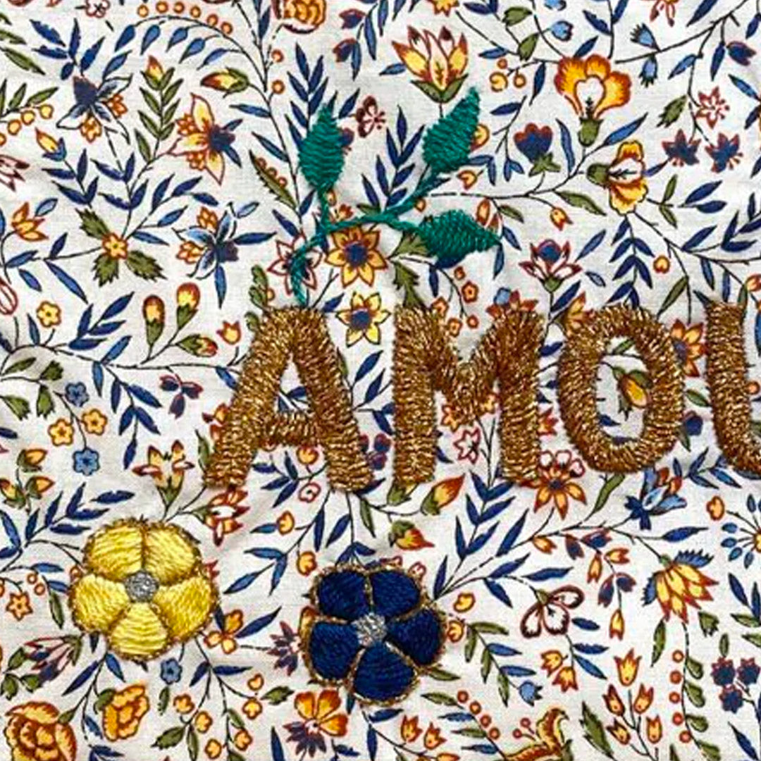 Pochette brodée Amour