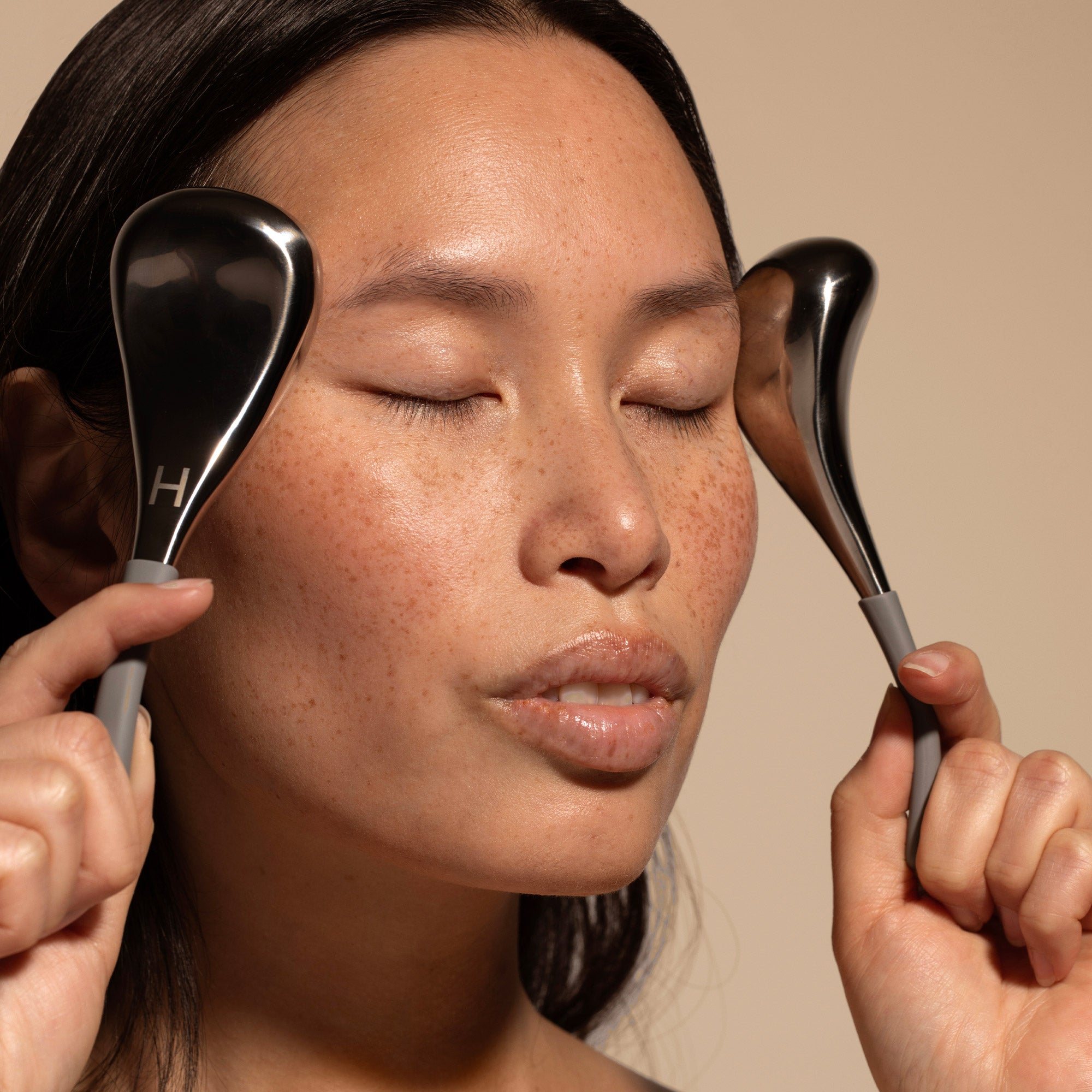 Accessoire beauté froid pour raffermissement et éclat de la peau
