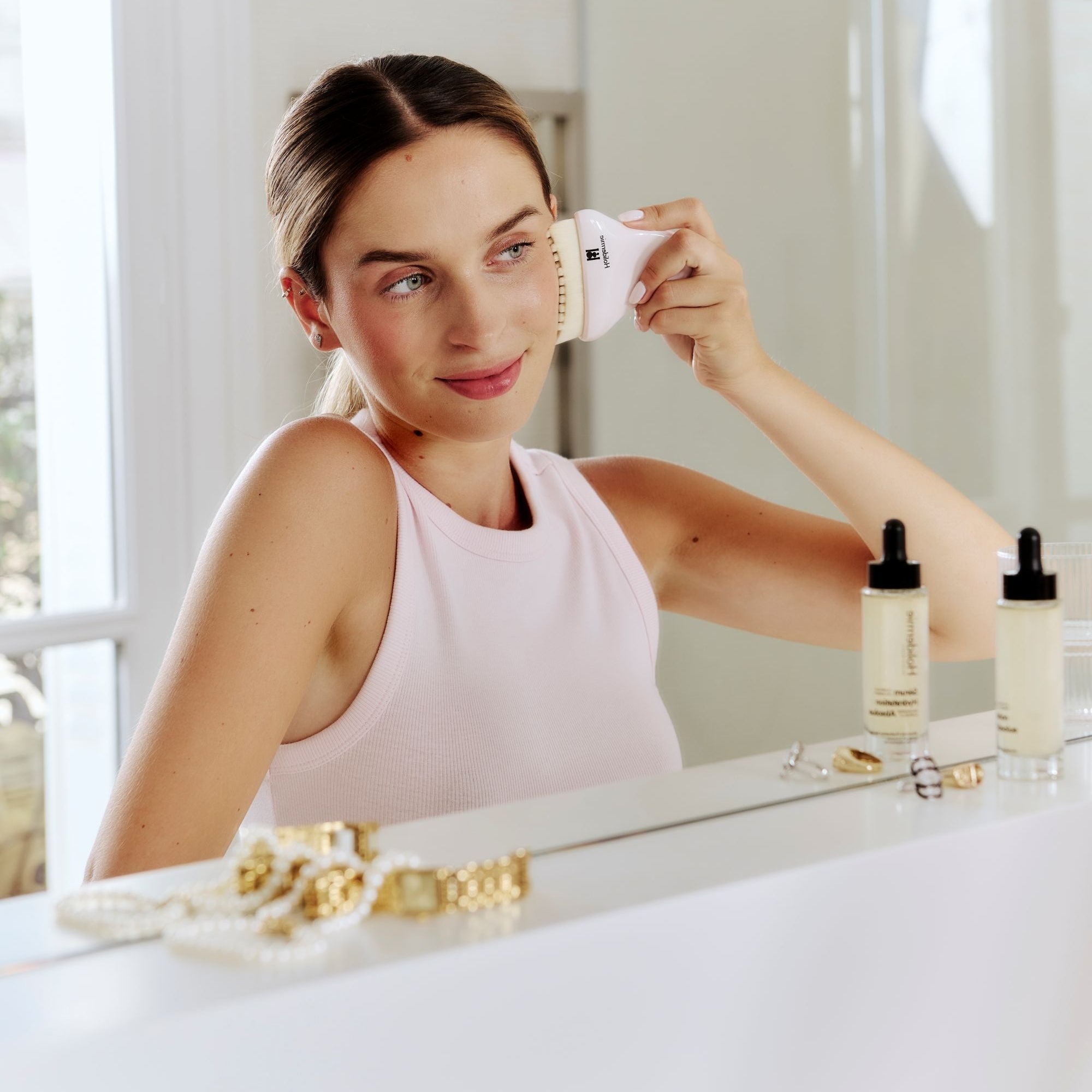 Brosse Lymphatique Visage : comment drainer et décongestionner son visage efficacement ?