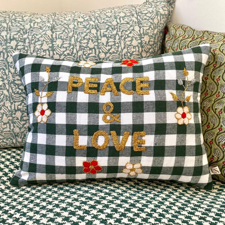 Coussin brodé Peace