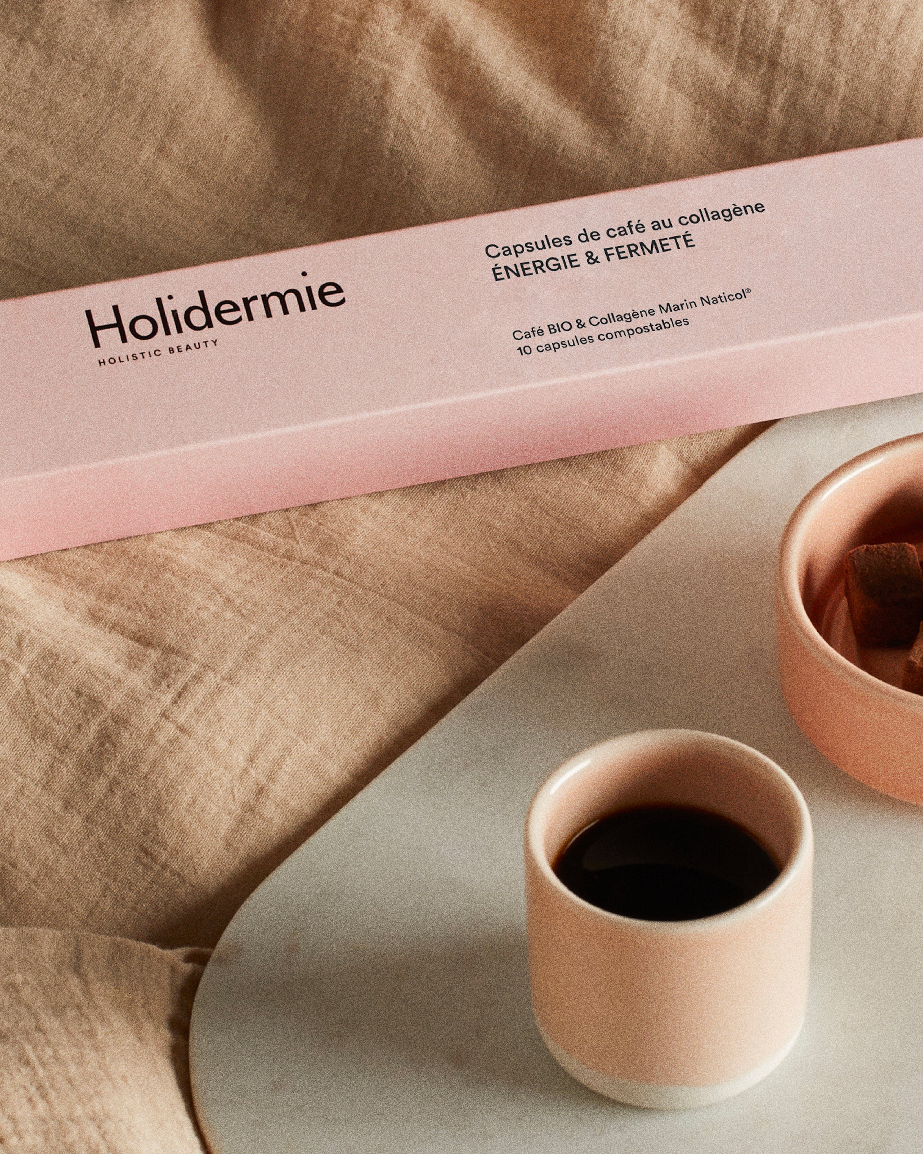 holidermie-holidermie-reinvente-la-beaute-holistique-en-repondant-a-nos-preoccupations-par-des-routines-inside-amp-out-soins-cosmetiques-complements-alimentaires-et-outils-de-beaute-marque-de-beaute-fabriquee-en-france-a-la-composition-clean-holidermie-favorise-les-matieres-naturelles-bio-et-vegan