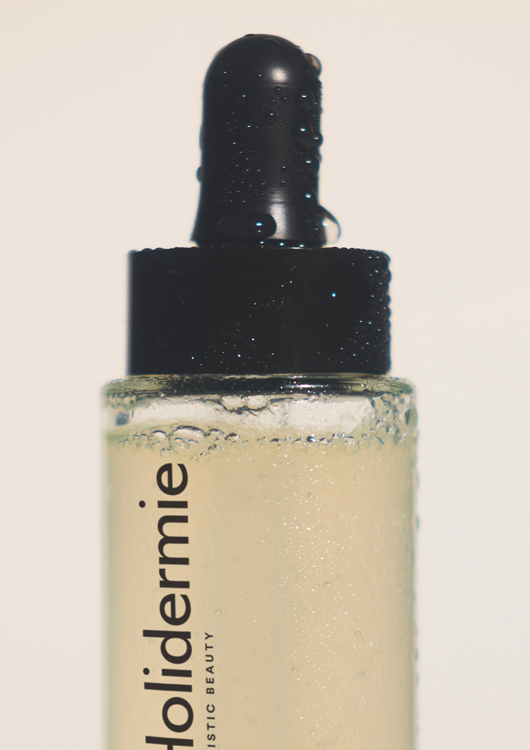 holidermie-holidermie-reinvente-la-beaute-holistique-en-repondant-a-nos-preoccupations-par-des-routines-inside-amp-out-soins-cosmetiques-complements-alimentaires-et-outils-de-beaute-marque-de-beaute-fabriquee-en-france-a-la-composition-clean-holidermie-favorise-les-matieres-naturelles-bio-et-vegan