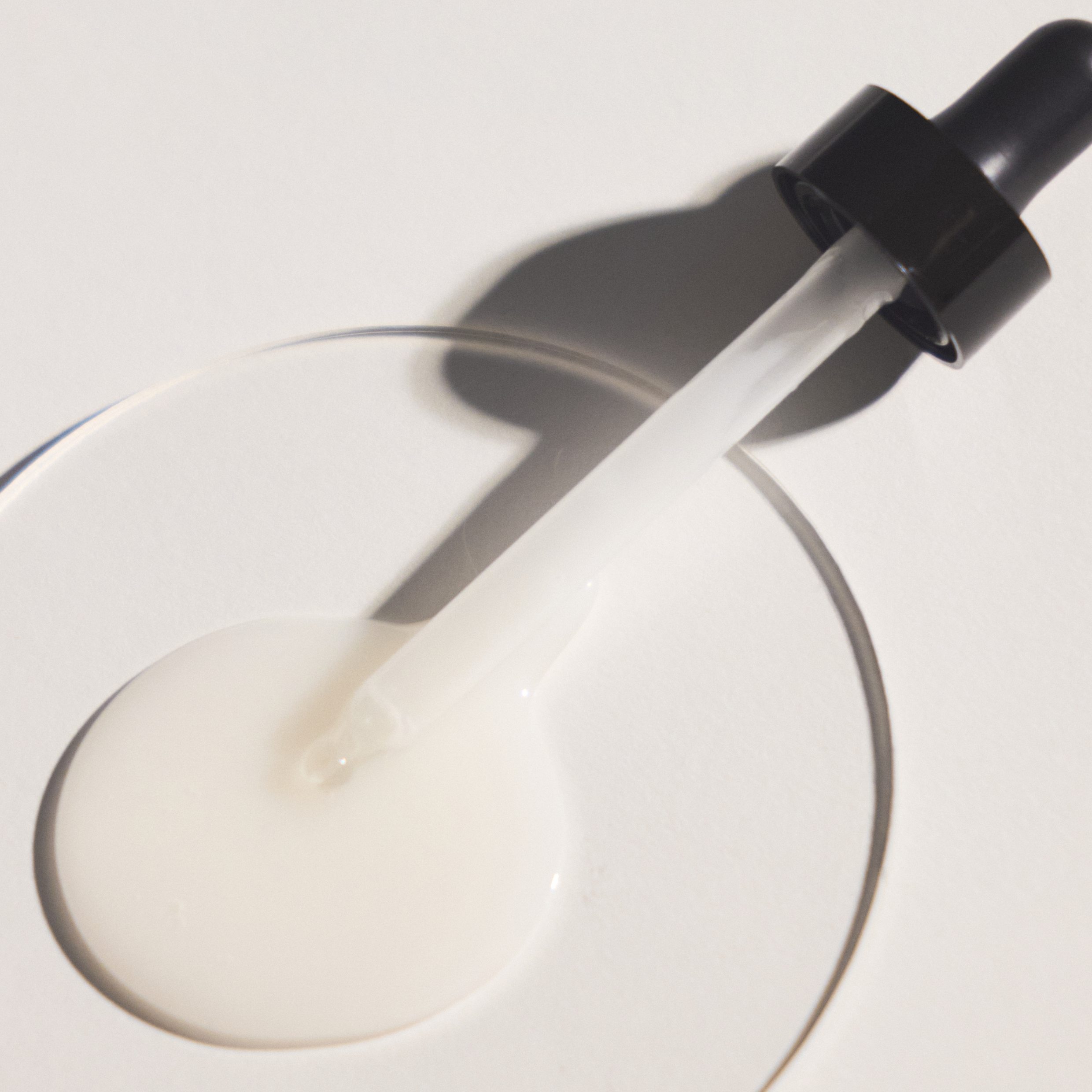 Soin anti-âge au bakuchiol et collagène marin pour fermeté et élasticité de la peau