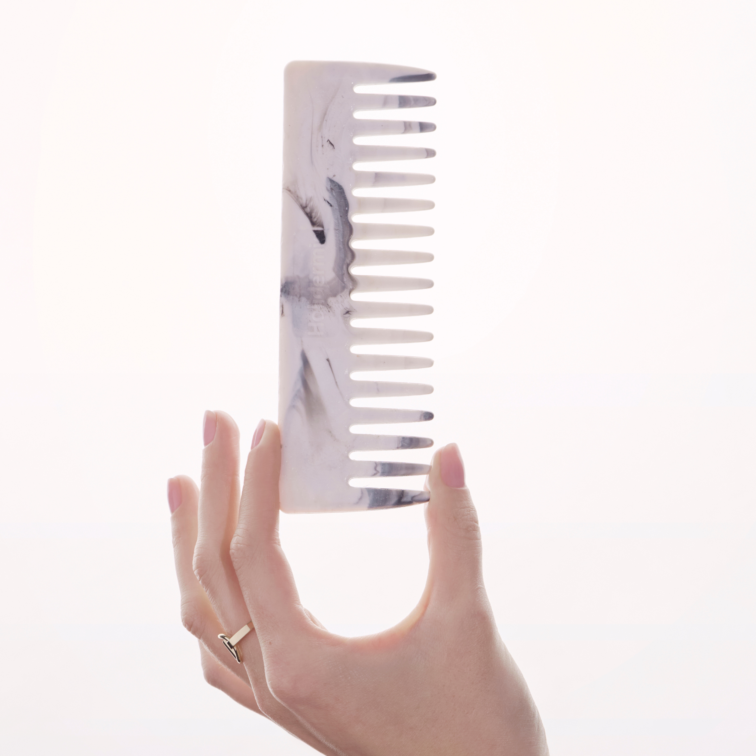 Peigne éco-conçu recyclé en collaboration avec Hello Waste