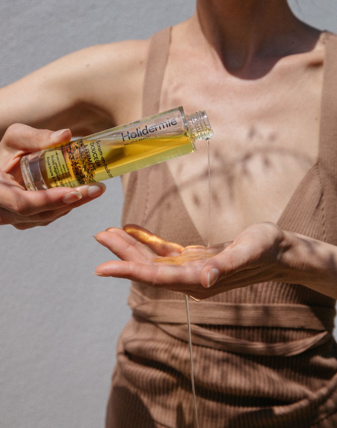 holidermie-holidermie-reinvente-la-beaute-holistique-en-repondant-a-nos-preoccupations-par-des-routines-inside-amp-out-soins-cosmetiques-complements-alimentaires-et-outils-de-beaute-marque-de-beaute-fabriquee-en-france-a-la-composition-clean-holidermie-favorise-les-matieres-naturelles-bio-et-vegan
